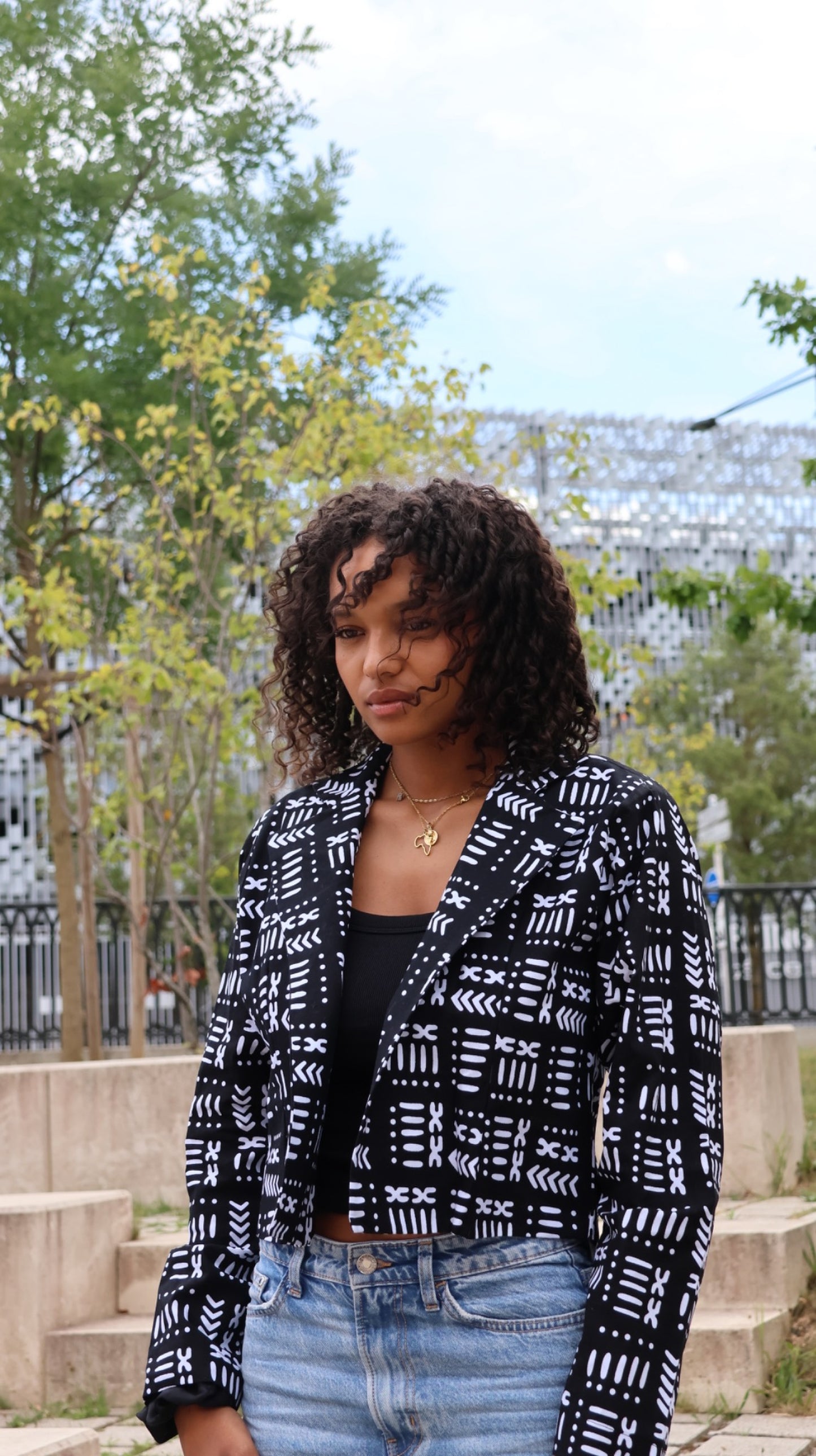 Veste noir motif blanc