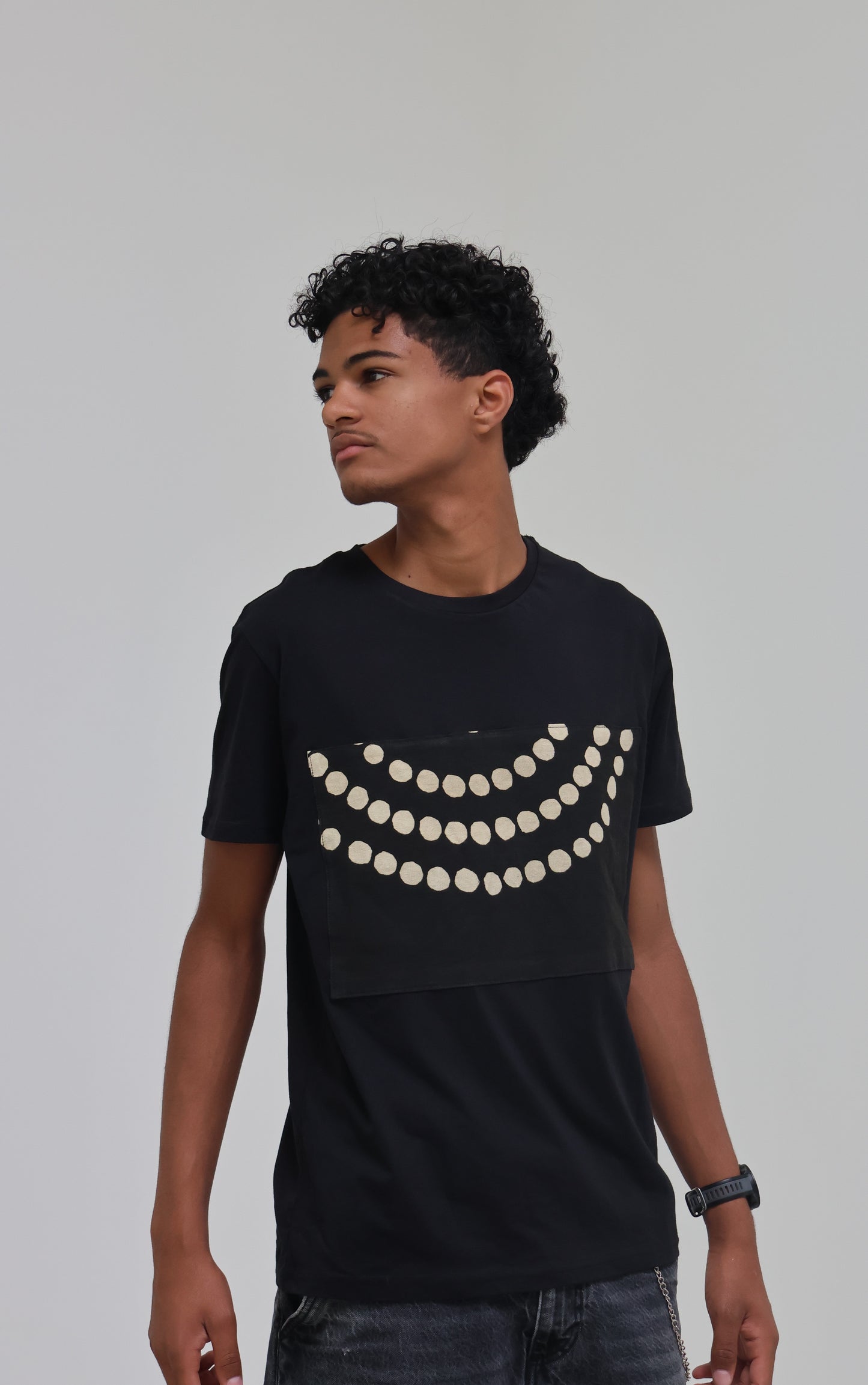 Teeshirt:arcs de points blancs