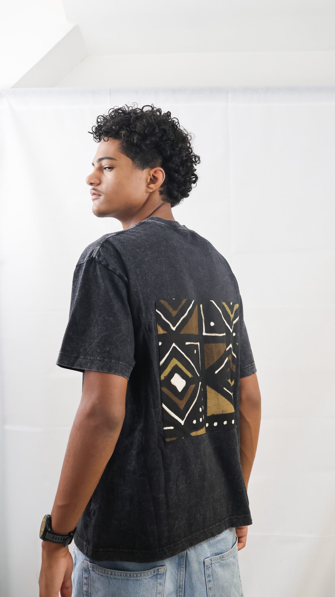 T-shirt Oversize Effet Délavé – Motif Géométrique Inédit