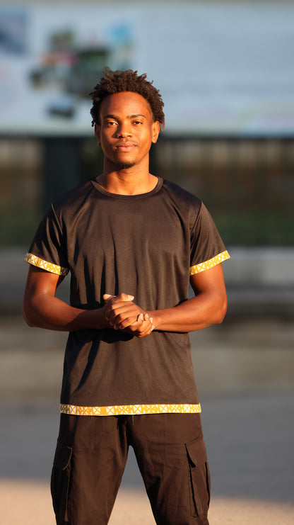 T-shirt de sport noir avec détail jaune