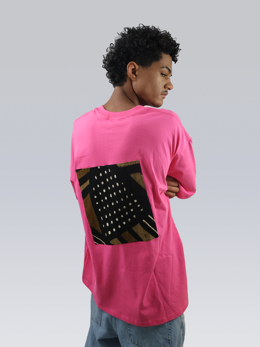 T-shirt Rose Vif avec Patch Imprimé Géométrique   T-shirt à manches courtes pour homme en jersey de coton.