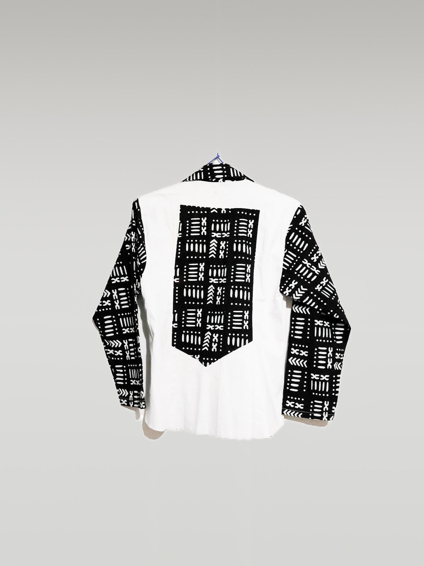 Ensemble blanc avec manche et col a motif