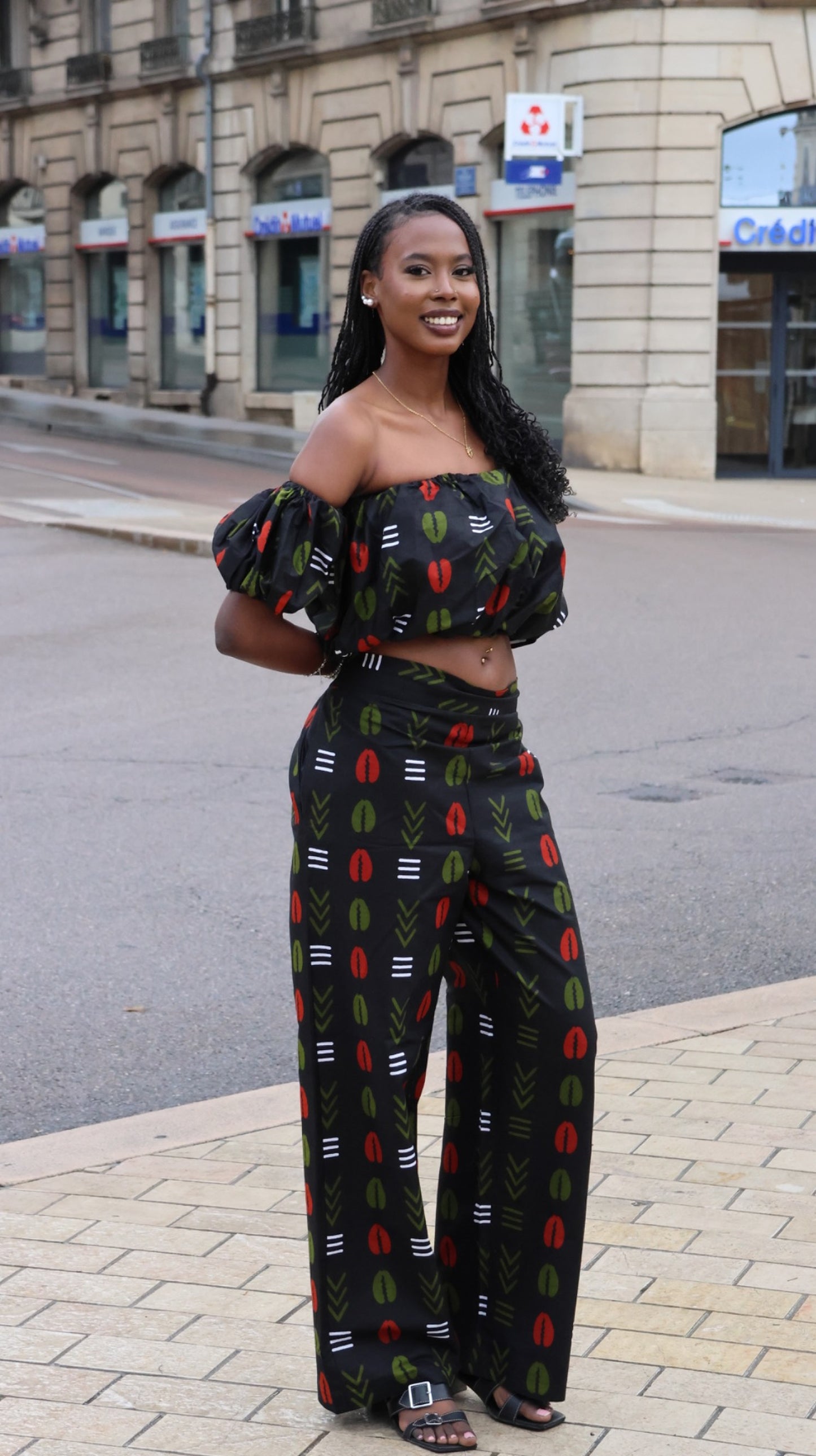 Ensemble noir avec motif femme