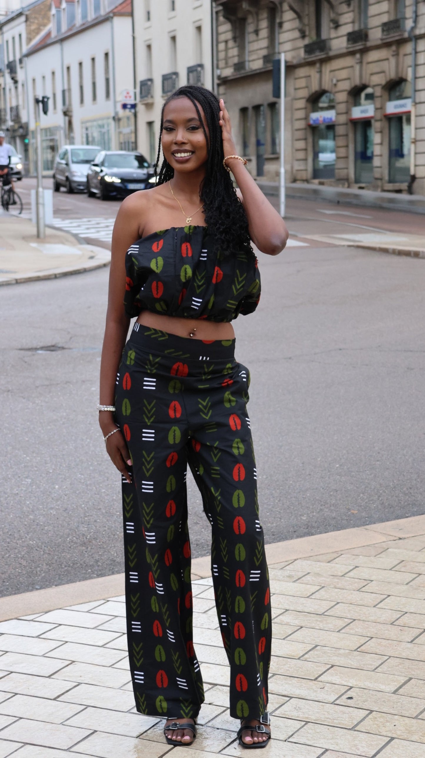 Ensemble noir avec motif femme