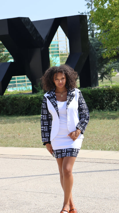 Ensemble blanc avec manche et col a motif