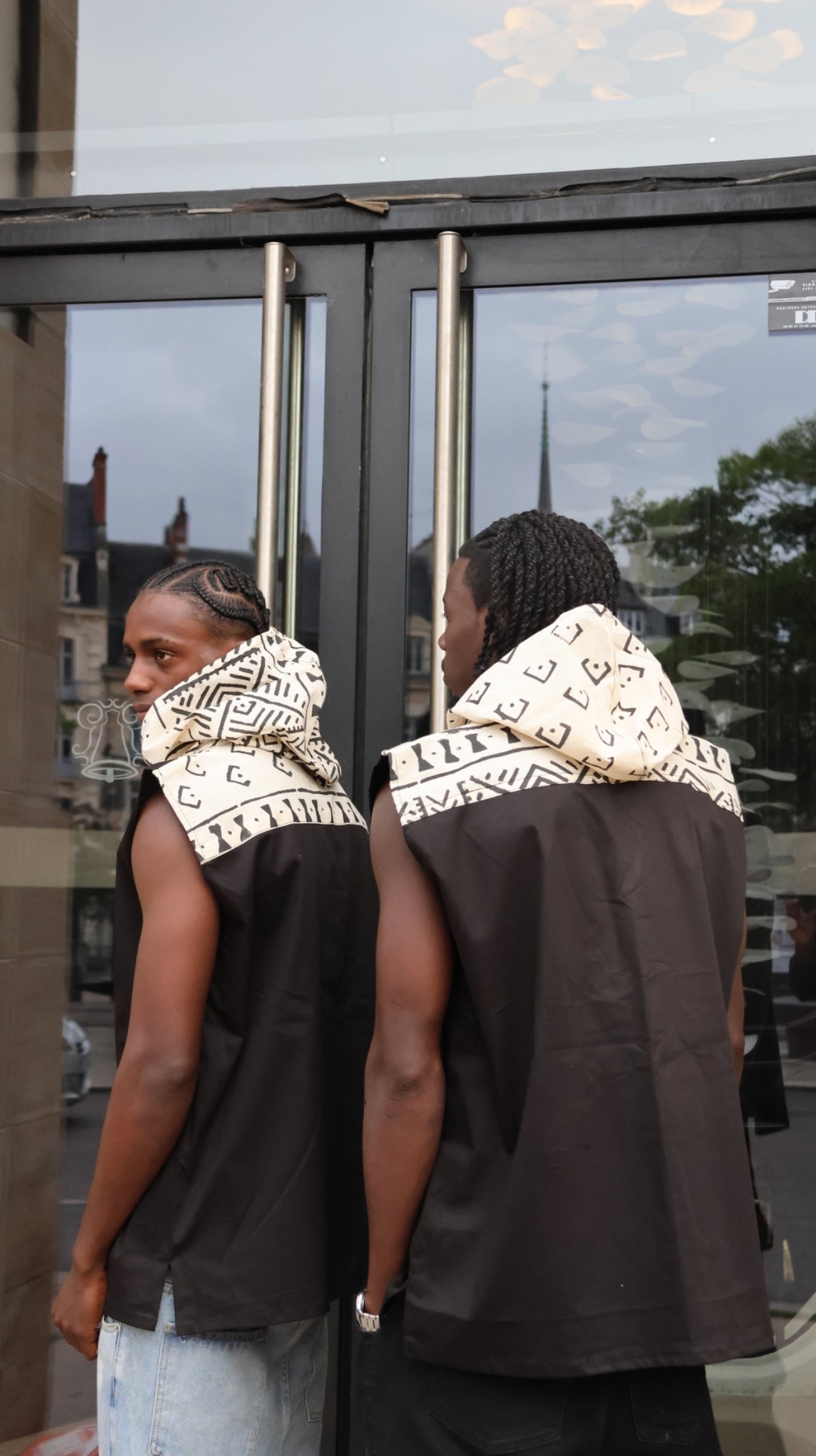 Débardeur a capuche homme avec col en motif